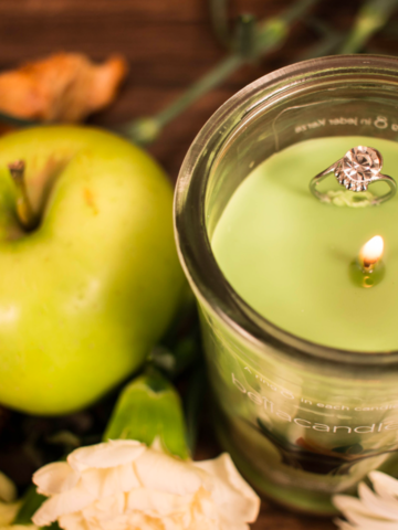 Tip na darček Horúca Jablková Štrúdľa - sviečka s prsteňom (1,2kg)